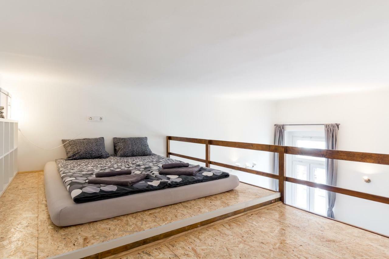 Flexible Selfcheckins 13 & 14 - Le Petit & Le Grand Zagreb - Centre - New - Apartments Repinc Екстер'єр фото